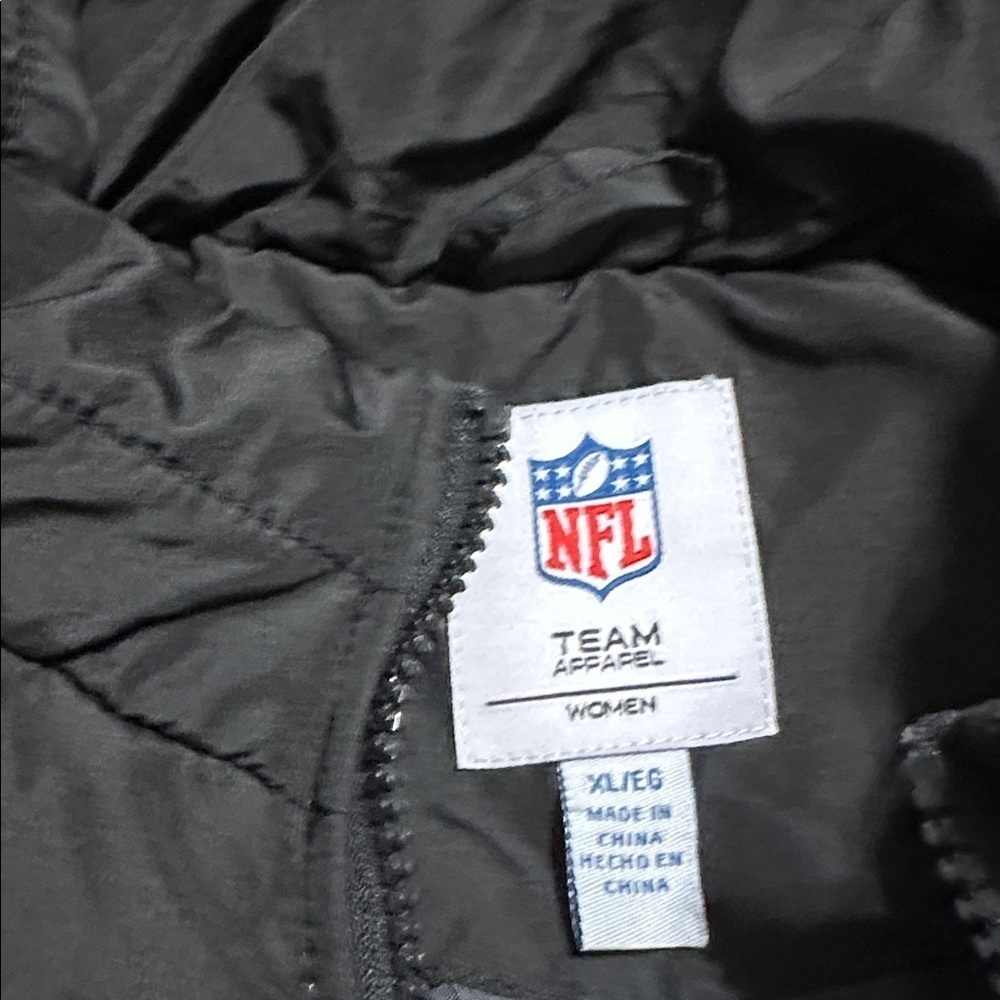Cincinnati Bengals Women’s Black Puffer Vest XL NFL Football - Picture 3 of 7